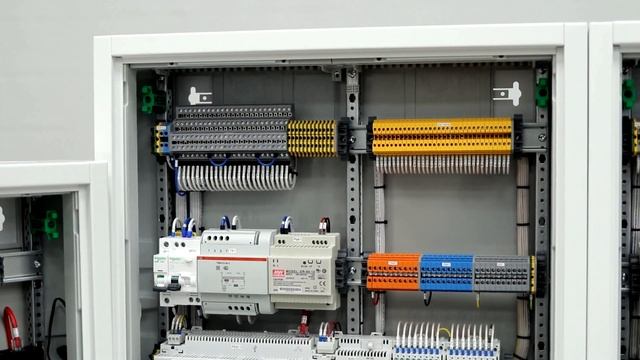 Щиты ABB AT42 и AT32 протечек на автоматике Siemens.Leakage panels on Siemens automation. смотреть онлайн