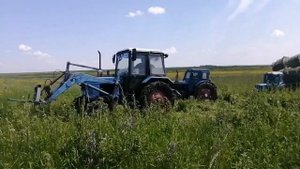 Трактора буксуют.