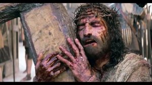 Иисус несёт Свой Крест