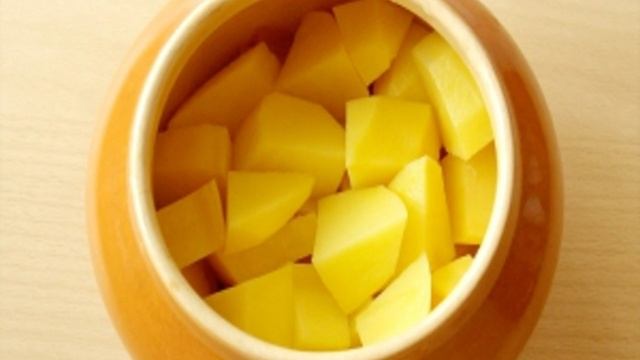 Чанахи из курицы в горшочках