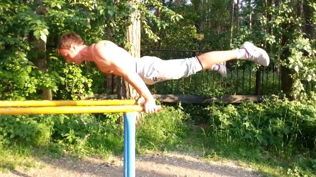 Горизонтальные отжимания на брусьях | Sliderlife.ru - Спортивная Социальная сеть смотреть онлайн