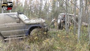 Такого мы не ожидали! Грязь по фары! УАЗ на бездорожье доминирует, Митсубиси потерял лебедку
