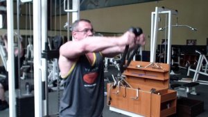 Тренировка плечей Александр Ярмоленко передняя  дельта с канатом