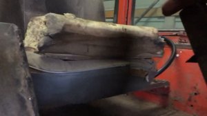 Установка педалей, ручка  вом , замок на двери в кабине трактора ЮМЗ