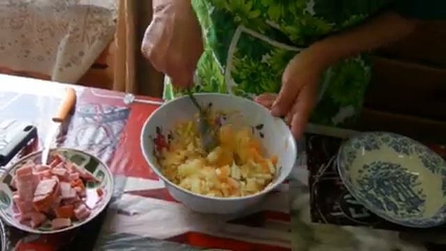 Салат с маринованными грибами 1. Видео рецепты от Борисовны 1. смотреть онлайн