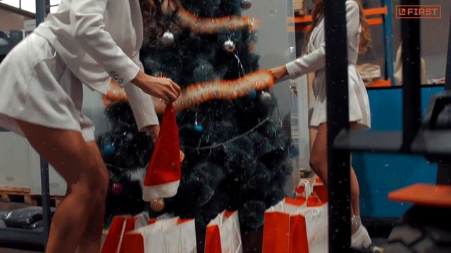 Компания FIRST сердечно поздравляет вас с наступающим Новым 2023 годом смотреть онлайн