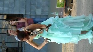 ДЕВУШКА  ИГРАЕТ НА СКРИПКЕ! г.Казань лето 2015