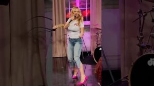 Lidija Bacic Lille - Ponekad poludim (Closeup Vertical Video)