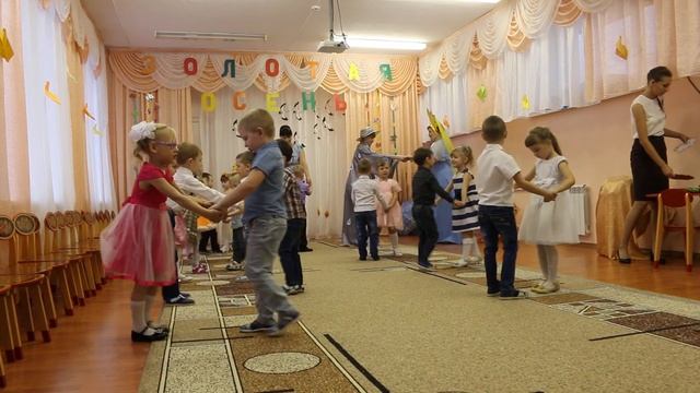 Осенний утренник 2017 танец с зонтиками смотреть онлайн