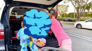 Настя и Миа показывают правила поведения для детей и родителей  Полицейский приходит на помощь