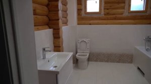 Санузел в частном доме из брусаBathroom in a private house made of timber