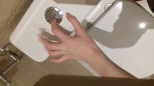 как смыть воду в унитазе?(туториал)