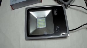 Как светит прожектор 30W 2700Lm (Обзор прожектора 30 Ватт)