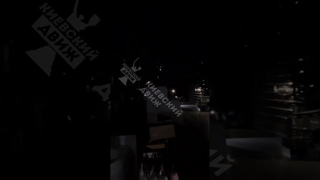 В Киеве люди ходят в магазины с фонариками. смотреть онлайн