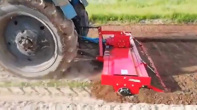 Фрезерование почвы трактором МТЗ-80 фрезой 1,GQN-220 смотреть онлайн