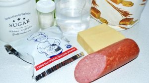 Булочки с колбасой и сыром в духовке