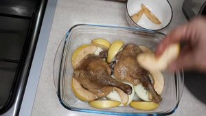 Утиные ножки конфи в апельсиновом соусе.