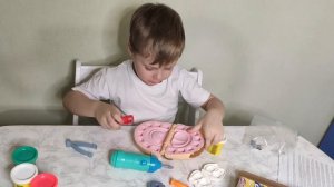 Игровой набор Play-Doh «Мистер Зубастик» с пластилином _ Лечим и пломбируем зубы весело.mp4