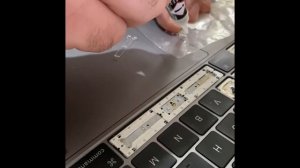 Macbook Spacebar Removal & Replacemen Wymiana spacji MacBook 2016-2017 A1706 A1707 A1708