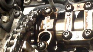 Натяжитель цепи щёлкает А4В5