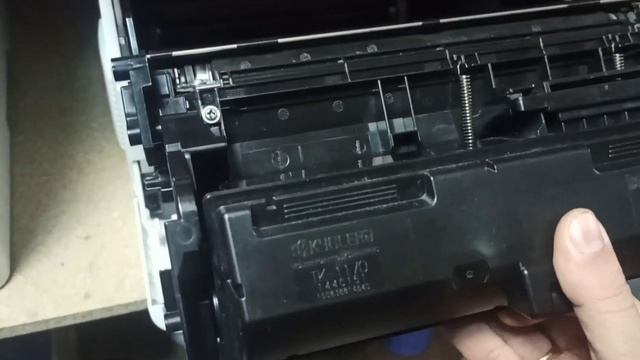 kyocera m2040 / replacement toner and opc / как достать барабан и тонер