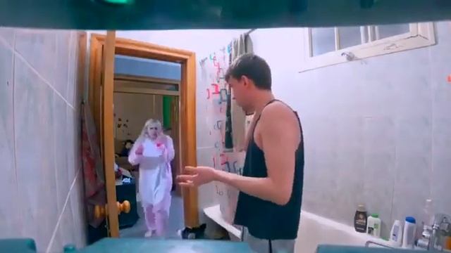 МОЙ ПАРЕНЬ ПРОТКНУЛ СЕБЕ УХО! ЖЕСТОКИЙ ПРАНК! смотреть онлайн