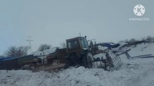 Жизнь в селе#Казахстан#Завели трактор.Разгружаем рулоны.