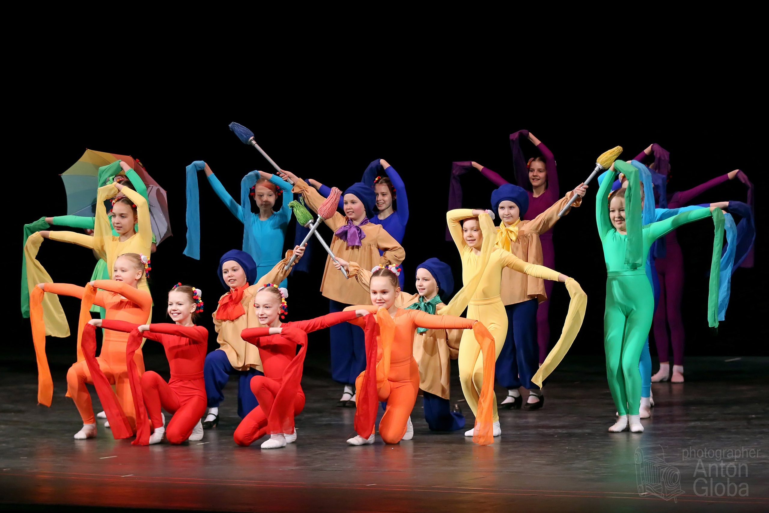 Школьные годы ансамбль танца Москва переменка. Танцевального коллектива «диво» 2010 год. Танцевальный кусок на танцы. Звездопад 2024 танцы.