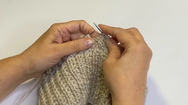 Очень много классных шапок спицами и крючком/Мастер Классы по вязанию шапок