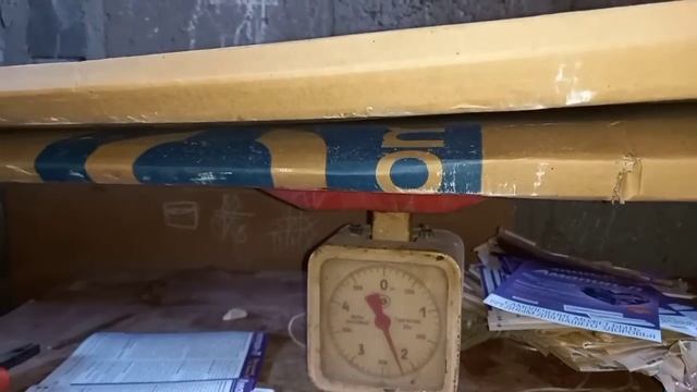 Сбор вторсырья в зоне отдыха и на мусорке , алюминевые банки , картон , металл. смотреть онлайн