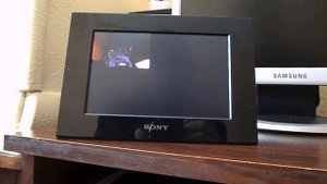 обзор цифровой фоторамки-SONY DPF-C700