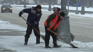В российские регионы после череды морозов и мощных снежных зарядов идет оттепель