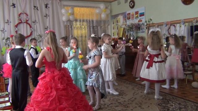 Танец "Мама, будь всегда со мною рядом"
