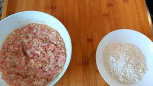 Мясные тефтели с рисом в томатно-сметанном соусе