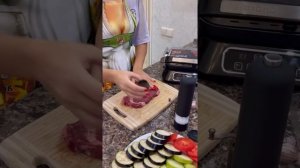 Ужин за 5 минут / Стейк на гриле с овощами + обзор гриля REDMOND SteakMaster M805