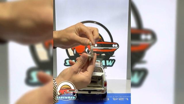 Unboxing of Toyota Land Cruiser 2004 Diecast (RARE) size 1/18 brand Kyosho смотреть онлайн