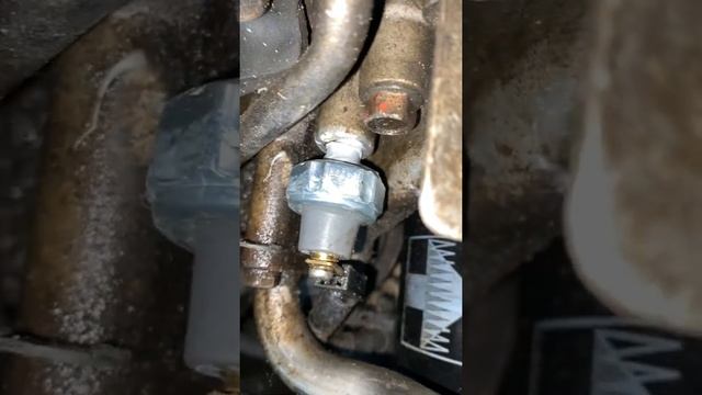 Замена датчика давления масла на L200 4d56 смотреть онлайн
