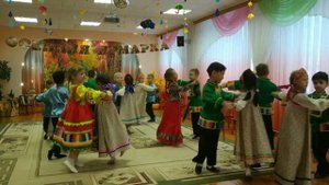 Осенняя ярмарка.  Танец "Росиночка"