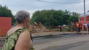 На Сенной плошади,в Нижнем Новгороде строят станцию метро,старые дома сносят...