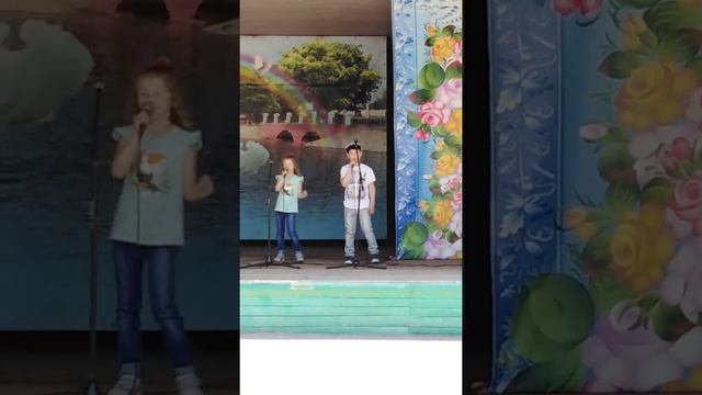 Песня "Детство". Студия эстрадного вокала "Экспромт" г. Новозыбкова. смотреть онлайн