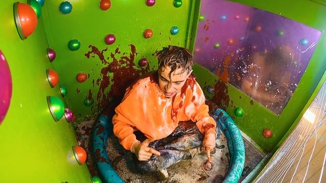 100 ЗАГАДОЧНЫХ КНОПОК ОТ БЛОГЕРОВ И ТОЛЬКО ОДНА НА ВЫХОД! смотреть онлайн