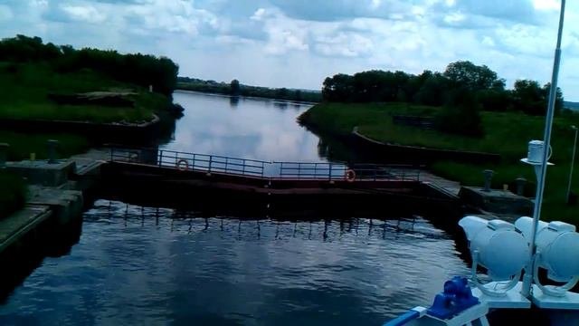 Шлюзование в шлюзе Белоомут