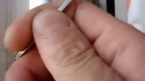 Регулировка прижима створки пластикового окна.