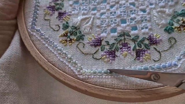 #Вышивкакрестиком #фрагмент  сэмлера "Spring box" от Виктория сэмплер