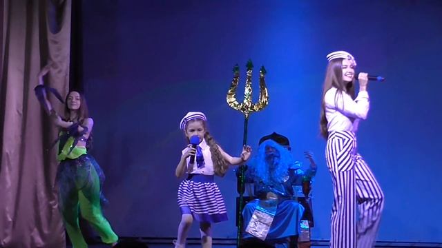 Эль Валерия и Стародубова Вероника -  "В синем море" смотреть онлайн