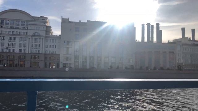 Каникулы в Москве часть 1. Нас встретил Артём. Парк Зарядье. Канатная дорога. Обзор квартиры. Гуляе смотреть онлайн