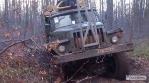 на бездорожье жутко в грязи застряли урал4320 трактор к 701