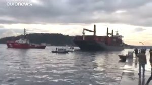 Корабль врезался в набережную на Босфоре