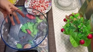 Салат с крабовыми палочками и ананасами Подходит для обеденного так и для праздничного стола
