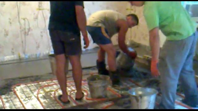 Тёплый пол в зале с друзьями. смотреть онлайн